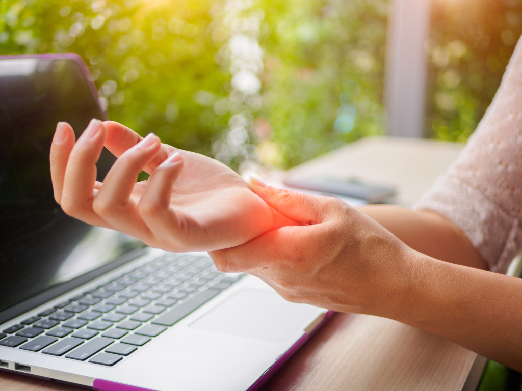 how to tell if you have carpal tunnel, carpal tunnel treatment, signs of carpal tunnel in hand, symptoms of carpal tunnel syndrome